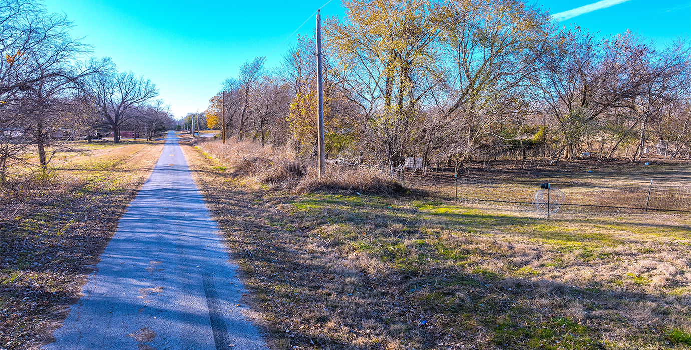 Expandable 3-Lot Property Near Tulsa: Your Country Retreat - 23% off Market Value!